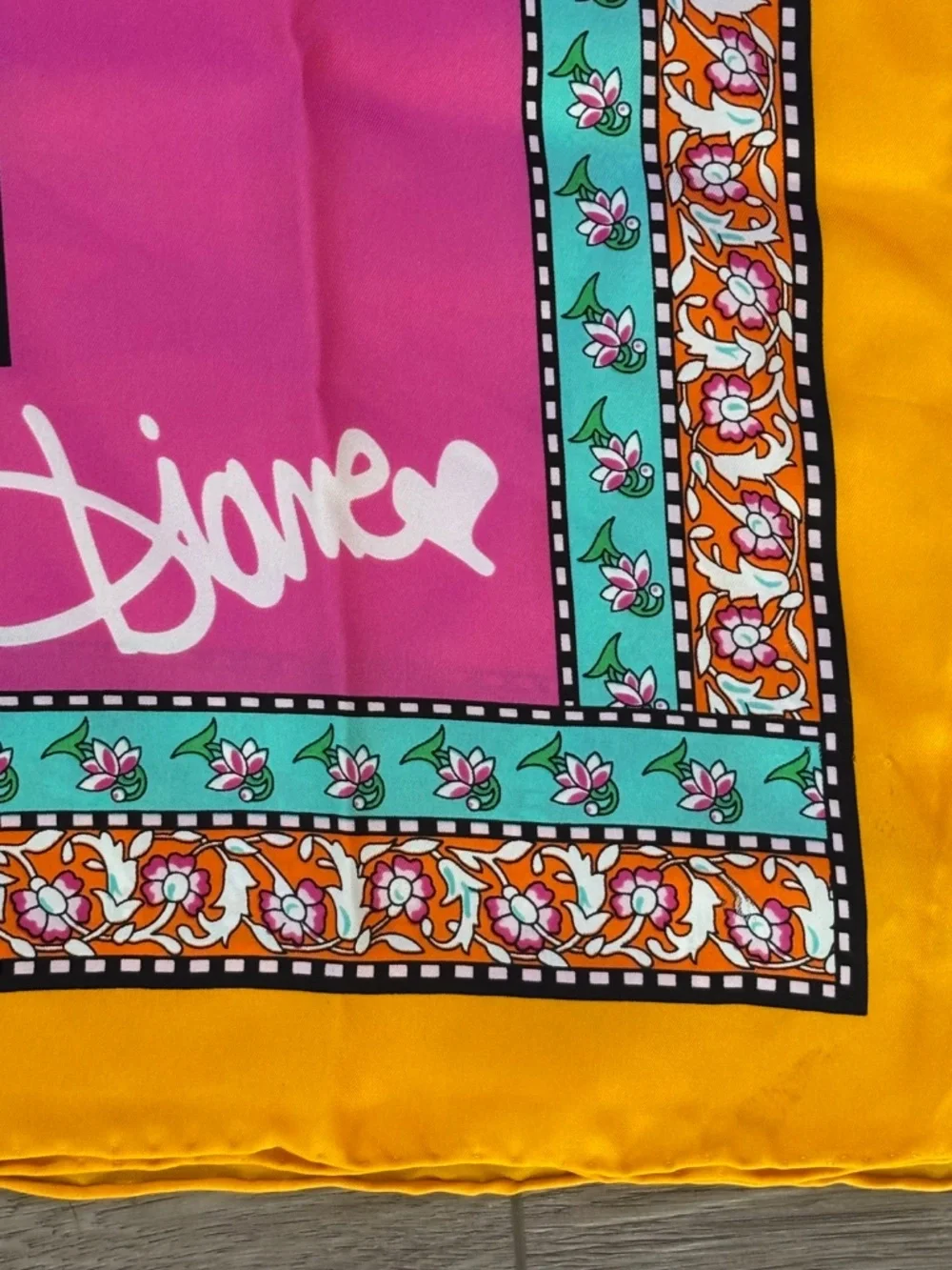 DVF Diane Von Furstenberg Womens Large Square Scarf 100% Silk Pink Floral Signed